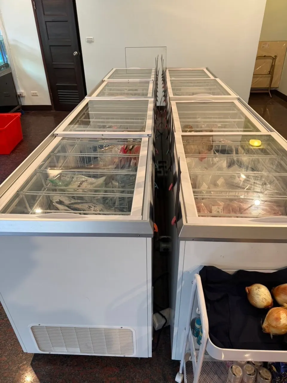活體海鮮販售、冷凍食品販售、團購自取店